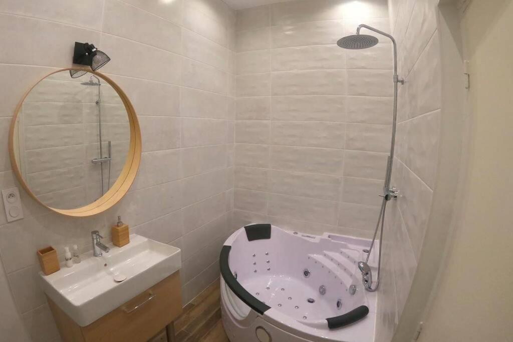 L'Escapade De Lyon, Charpennes, Jacuzzi Et Emplacement Ideal Apartment Вильорбан Екстериор снимка